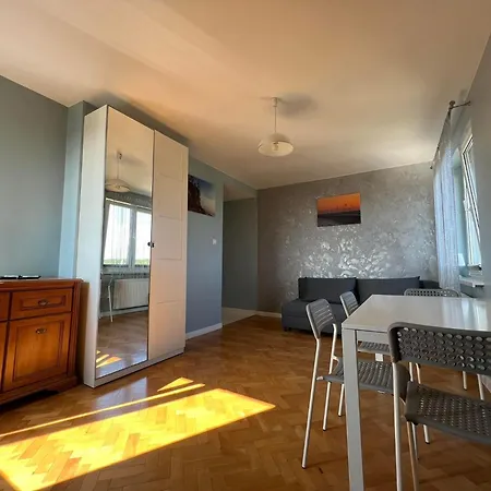 Apartment House Managers - Studio Panorama